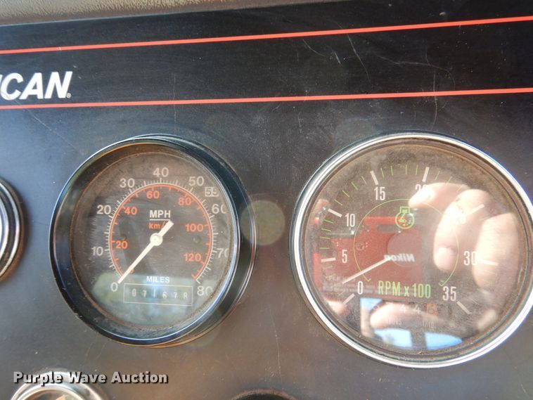 image for item DA8399 1993 Elgin Pelican  street sweeper