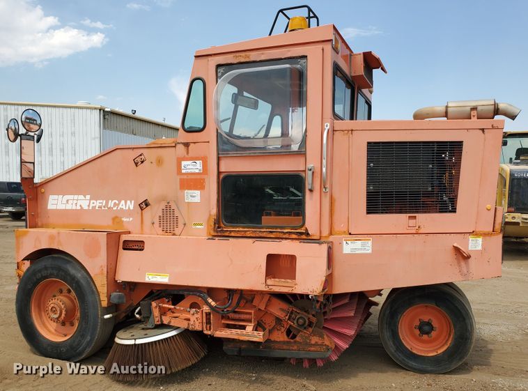 image for item DF5602 1996 Elgin Pelican P  steet sweeper