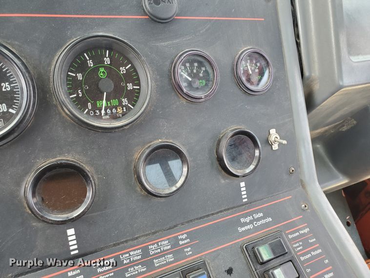 image for item DF5602 1996 Elgin Pelican P  steet sweeper