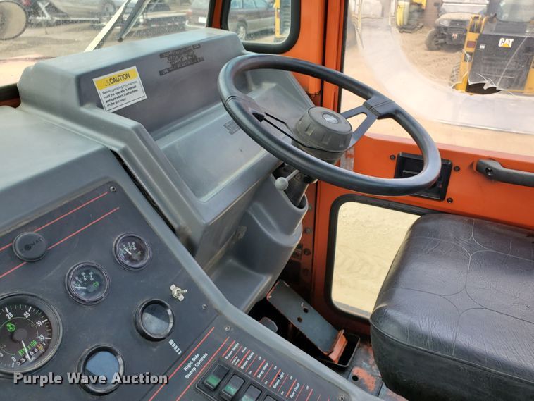 image for item DF5602 1996 Elgin Pelican P  steet sweeper