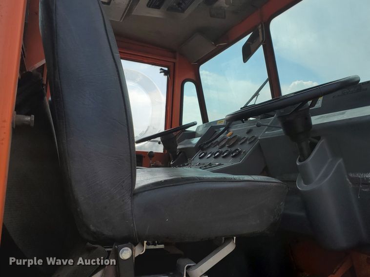 image for item DF5602 1996 Elgin Pelican P  steet sweeper