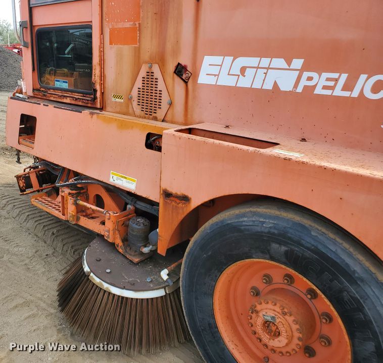 image for item DF5602 1996 Elgin Pelican P  steet sweeper