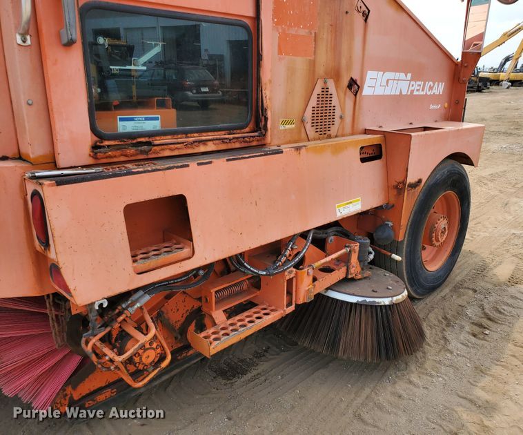 image for item DF5602 1996 Elgin Pelican P  steet sweeper