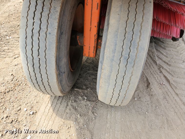 image for item DF5602 1996 Elgin Pelican P  steet sweeper