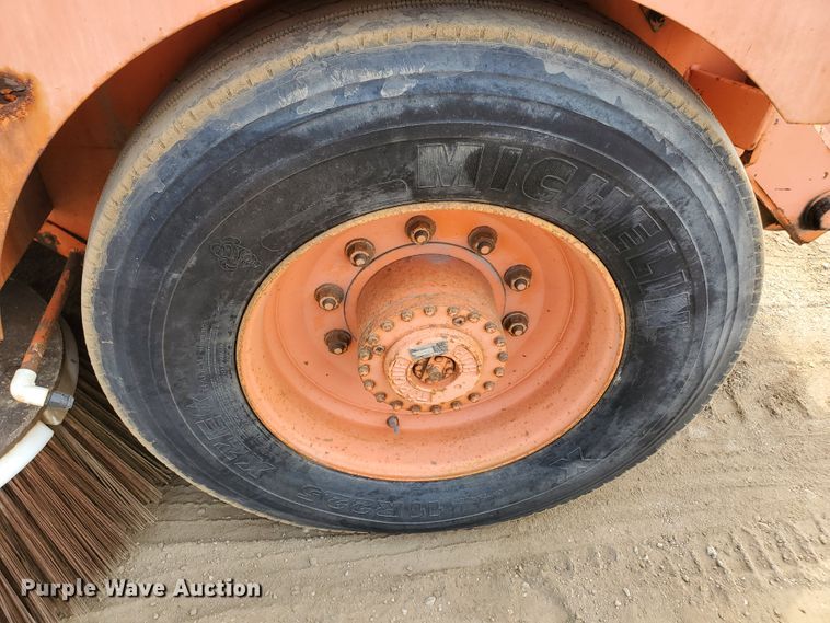 image for item DF5602 1996 Elgin Pelican P  steet sweeper