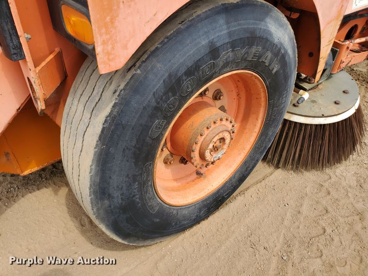 image for item DF5602 1996 Elgin Pelican P  steet sweeper