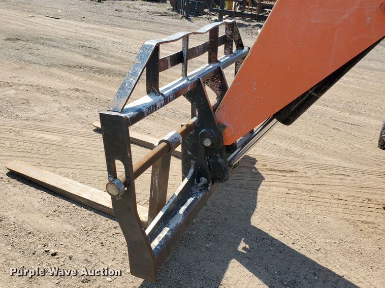 image for item DF5619 2013 Sky Trak 10054  telehandler