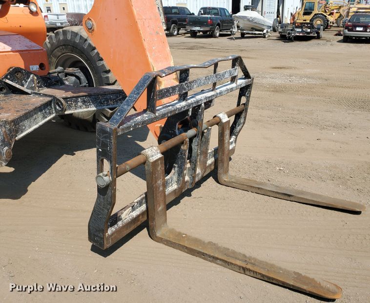 image for item DF5619 2013 Sky Trak 10054  telehandler