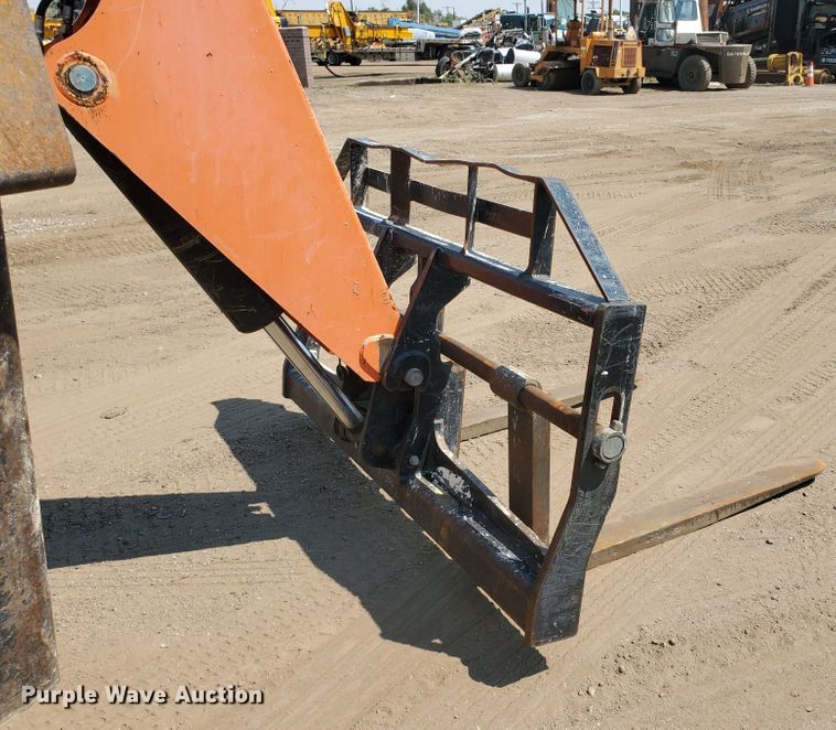 image for item DF5619 2013 Sky Trak 10054  telehandler