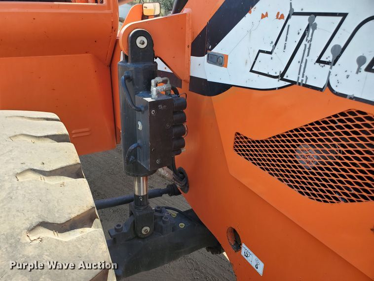 image for item DF5619 2013 Sky Trak 10054  telehandler