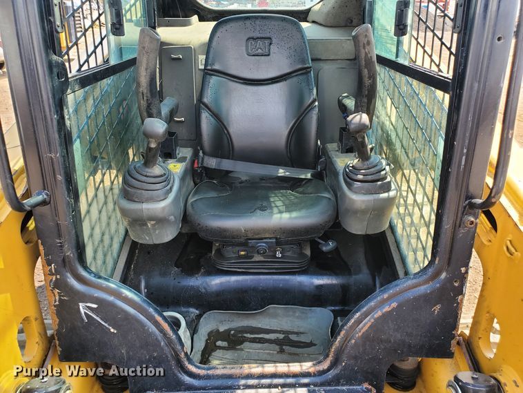 image for item DF5621 2017 Caterpillar 226D  skid steer loader