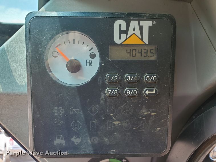 image for item DF5621 2017 Caterpillar 226D  skid steer loader