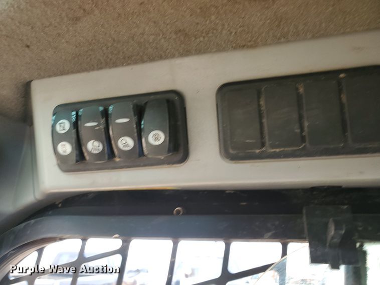 image for item DF5621 2017 Caterpillar 226D  skid steer loader