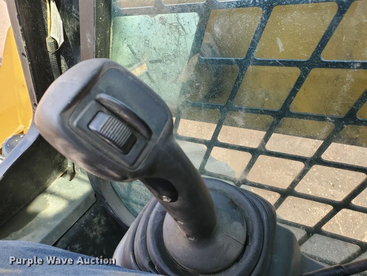 image for item DF5621 2017 Caterpillar 226D  skid steer loader