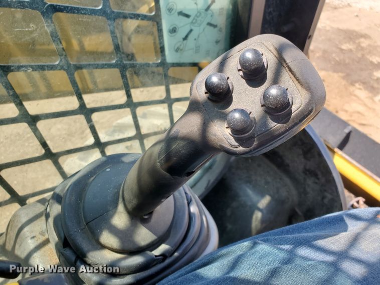 image for item DF5621 2017 Caterpillar 226D  skid steer loader