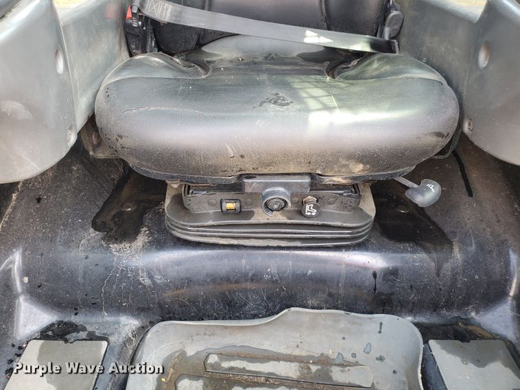 image for item DF5621 2017 Caterpillar 226D  skid steer loader