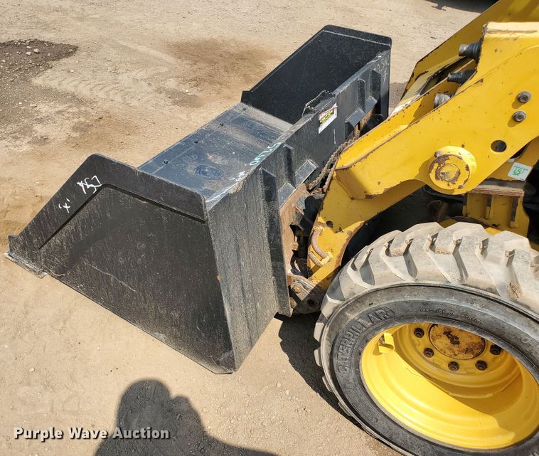 image for item DF5621 2017 Caterpillar 226D  skid steer loader