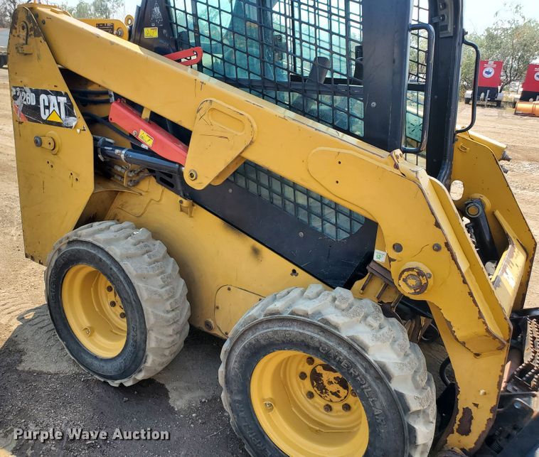 image for item DF5621 2017 Caterpillar 226D  skid steer loader