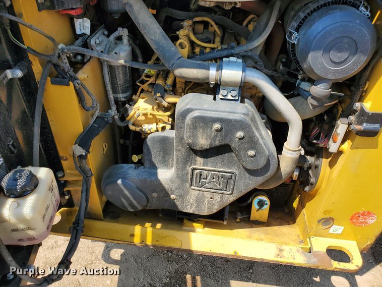 image for item DF5621 2017 Caterpillar 226D  skid steer loader