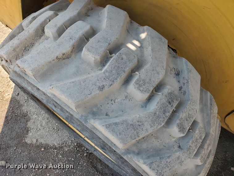 image for item DF5621 2017 Caterpillar 226D  skid steer loader