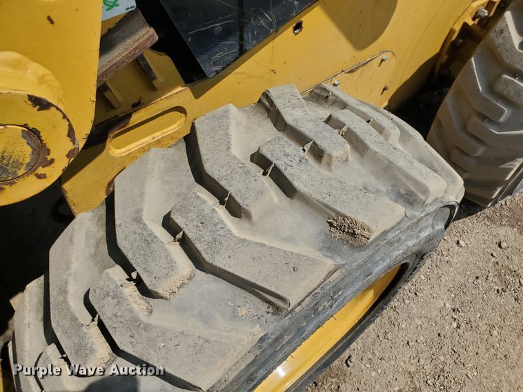 image for item DF5621 2017 Caterpillar 226D  skid steer loader