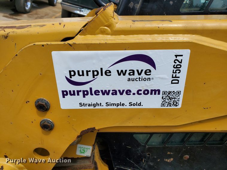 image for item DF5621 2017 Caterpillar 226D  skid steer loader