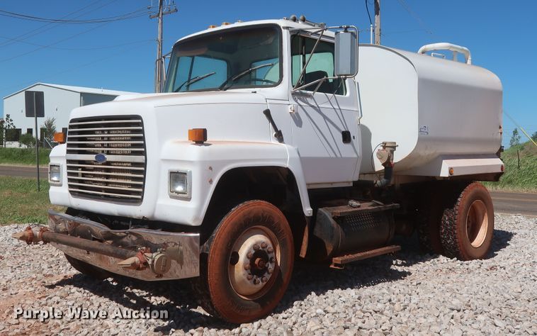 image for item DH0930 1997 Ford L9000  water truck