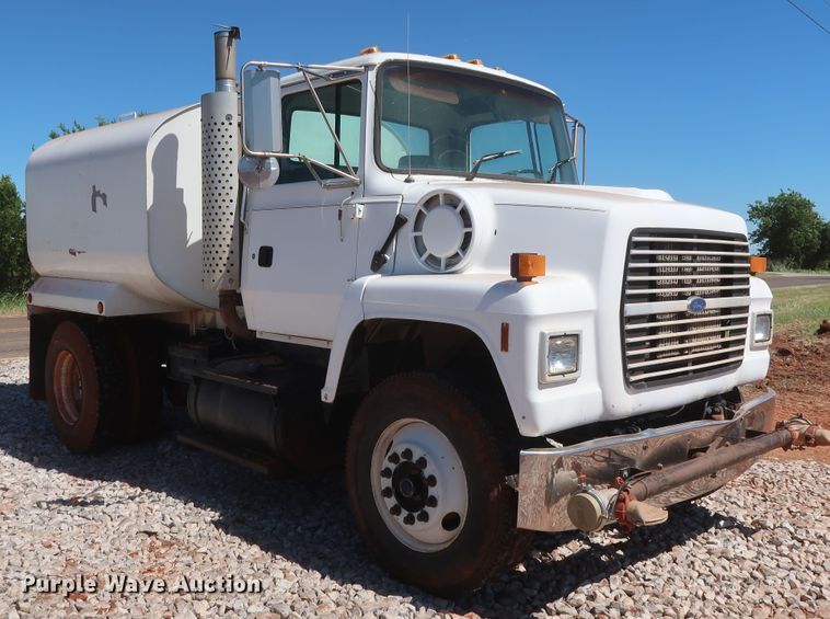 image for item DH0930 1997 Ford L9000  water truck