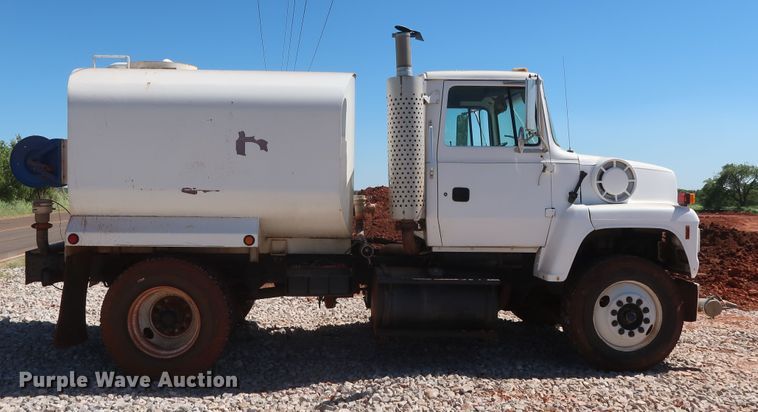 image for item DH0930 1997 Ford L9000  water truck