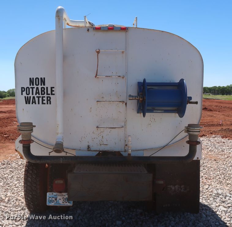 image for item DH0930 1997 Ford L9000  water truck