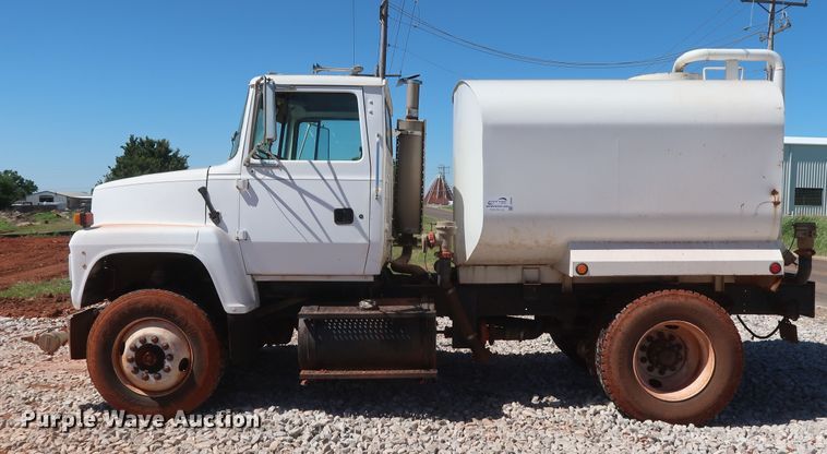 image for item DH0930 1997 Ford L9000  water truck