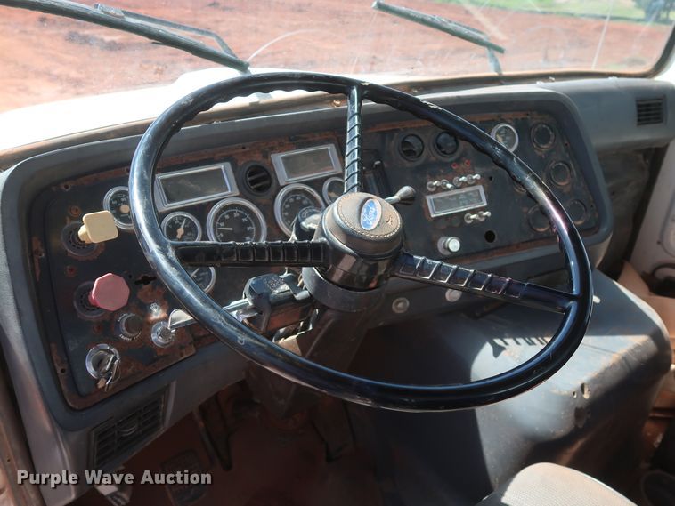 image for item DH0930 1997 Ford L9000  water truck