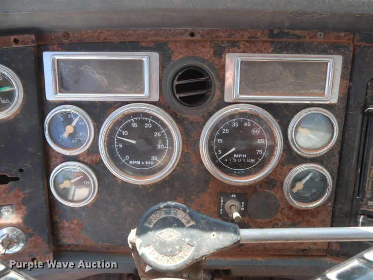 image for item DH0930 1997 Ford L9000  water truck