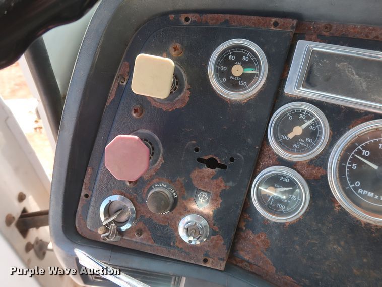 image for item DH0930 1997 Ford L9000  water truck