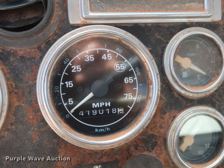 image for item DH0930 1997 Ford L9000  water truck