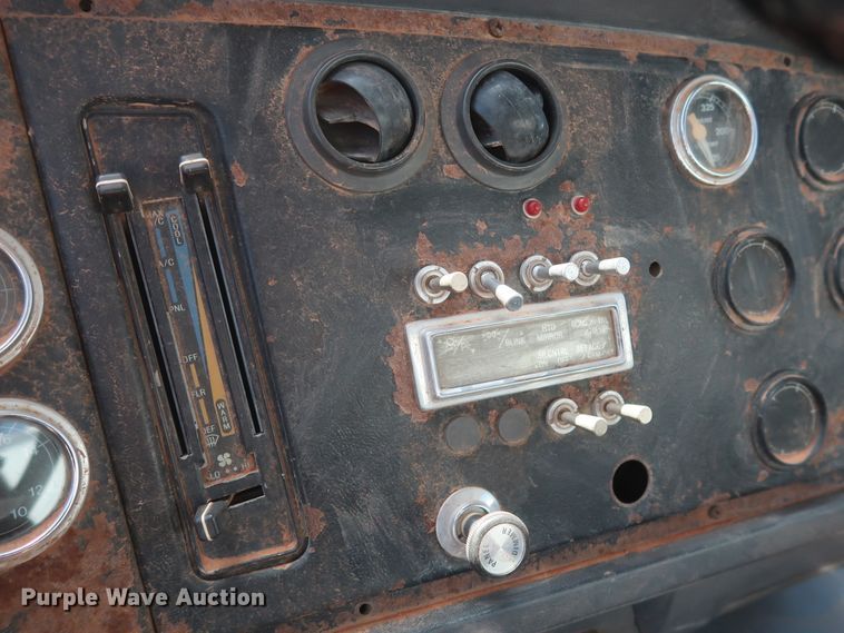 image for item DH0930 1997 Ford L9000  water truck