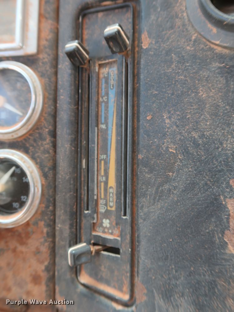 image for item DH0930 1997 Ford L9000  water truck