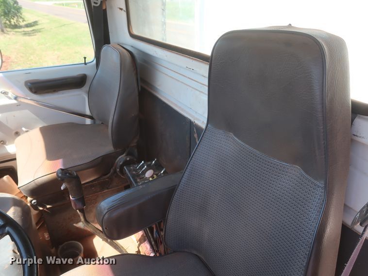 image for item DH0930 1997 Ford L9000  water truck