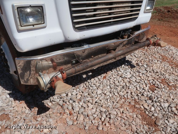image for item DH0930 1997 Ford L9000  water truck