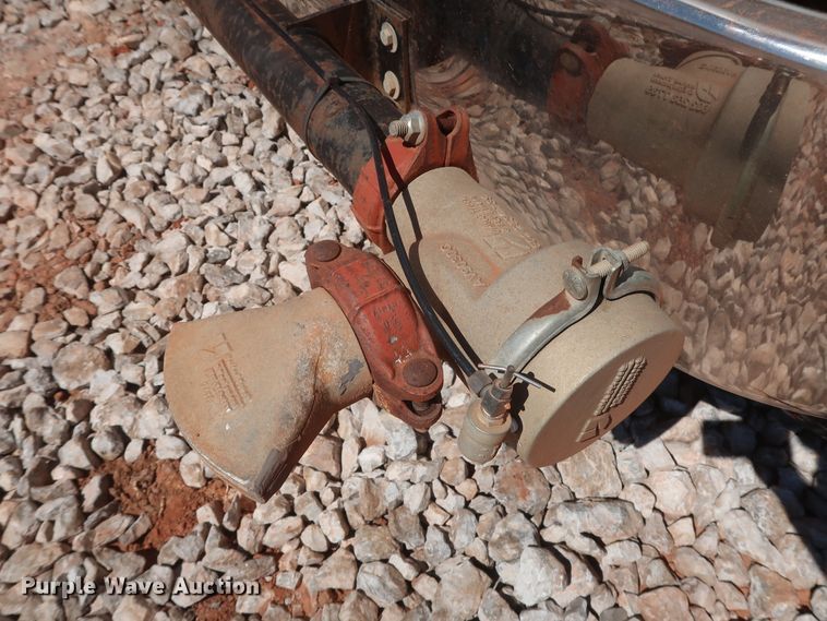 image for item DH0930 1997 Ford L9000  water truck