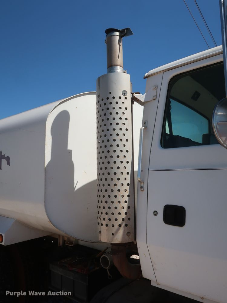 image for item DH0930 1997 Ford L9000  water truck