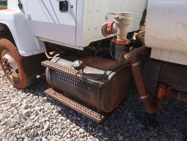 image for item DH0930 1997 Ford L9000  water truck