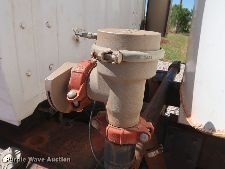 image for item DH0930 1997 Ford L9000  water truck