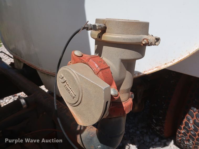 image for item DH0930 1997 Ford L9000  water truck