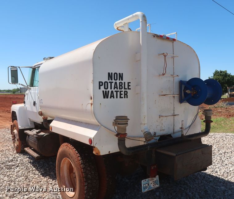 image for item DH0930 1997 Ford L9000  water truck