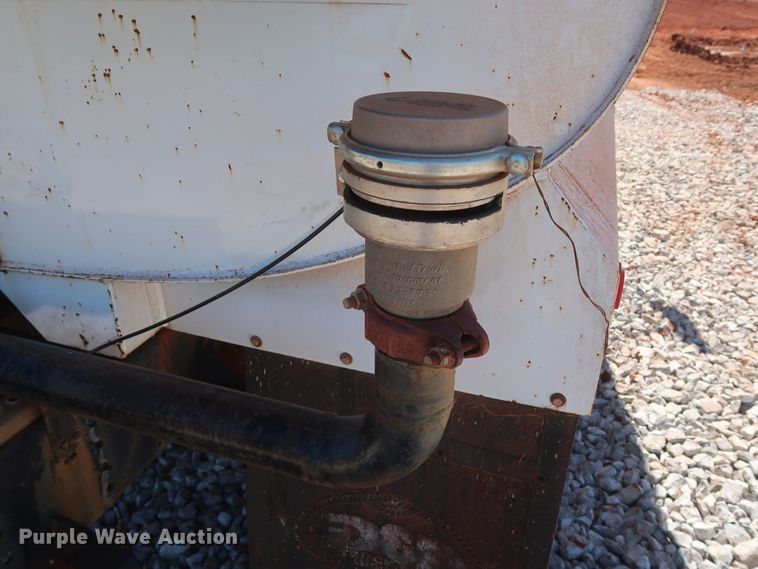 image for item DH0930 1997 Ford L9000  water truck