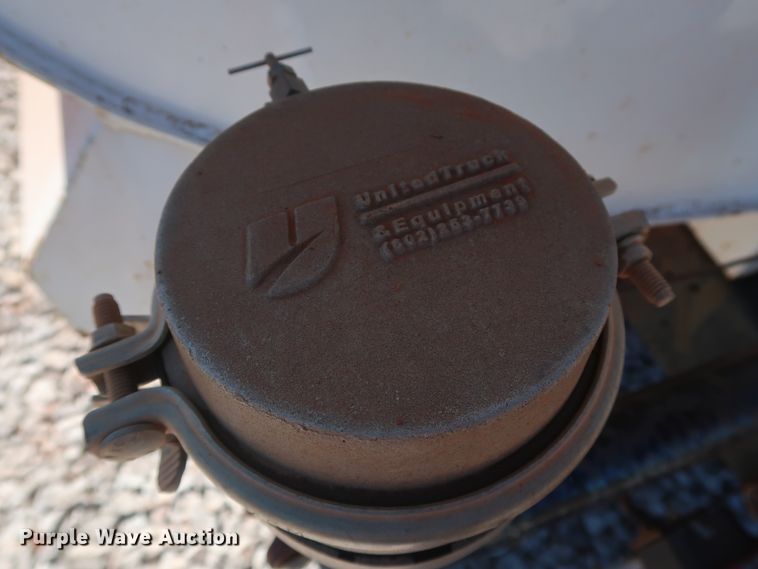 image for item DH0930 1997 Ford L9000  water truck