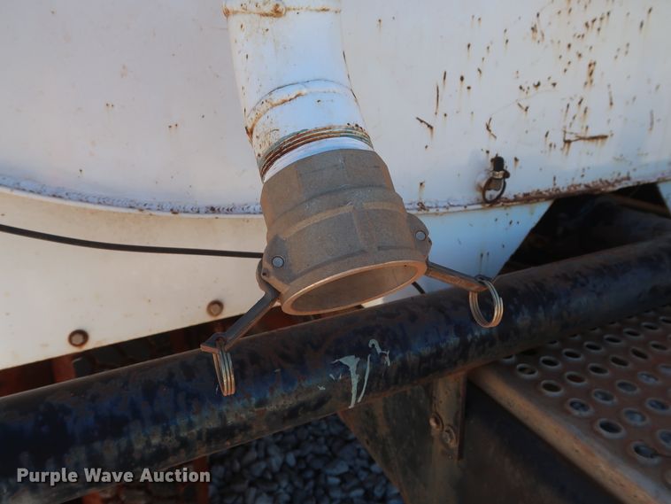 image for item DH0930 1997 Ford L9000  water truck