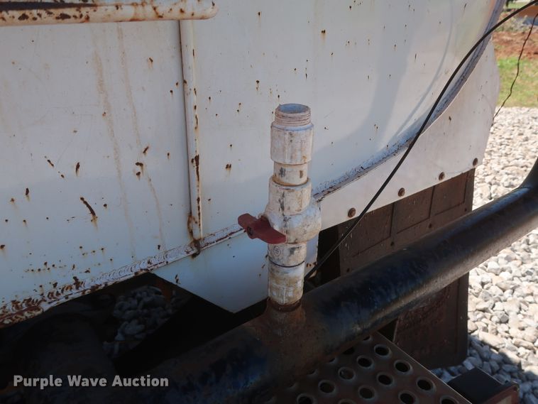 image for item DH0930 1997 Ford L9000  water truck