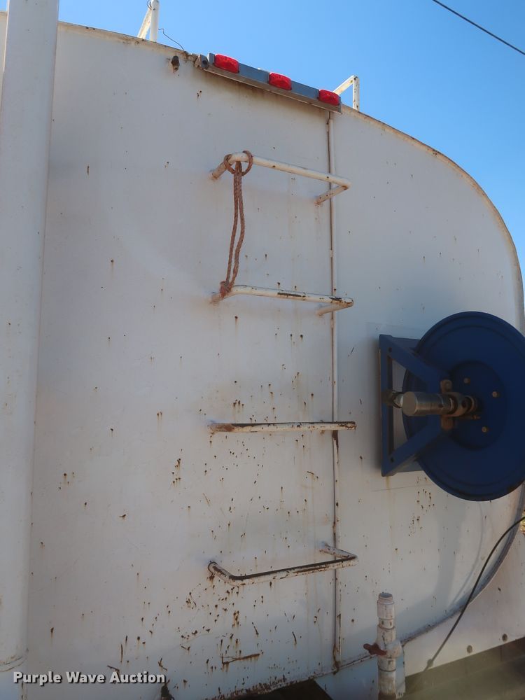 image for item DH0930 1997 Ford L9000  water truck